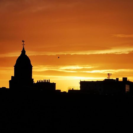 Modern & Cosy Apartment In The Heart Of The Historic Old Town Of Aberdeen, Free Wifi, Free Parking Exteriör bild
