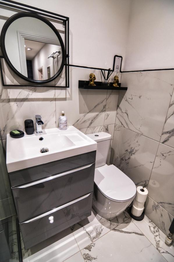 Modern & Cosy Apartment In The Heart Of The Historic Old Town Of Aberdeen, Free Wifi, Free Parking Exteriör bild